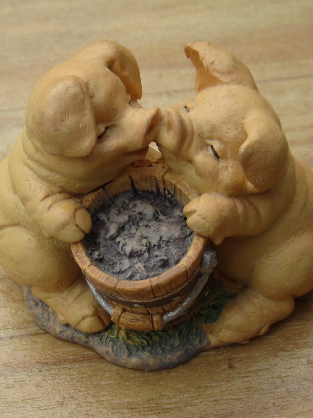 Russ Berrie 1987 "Truffles" resin figurine pigs kissing bucket